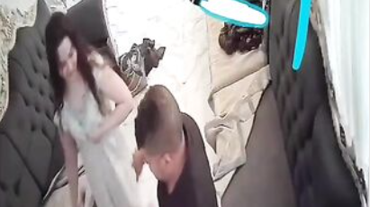 تصوير مسرب من كامرة المنزل لوضع اباحي بين رجل و امرأة تداعبه – عراقي