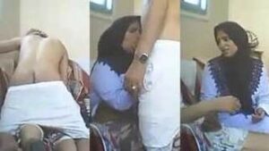 شرموطة مصرية ساخنة: شاب ينيك طيز جارته المصريه المحجبه – سكس مصري تصوير خفي – حصري 2026 كامل HD