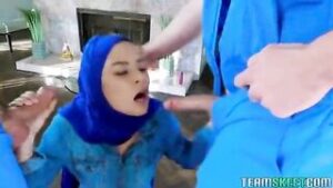 افلام سكس عربي حصري: سر نيك المحجبة من العمال – نيج محجبة مترجم عربي – شاهد الان بجودة ممتازة HD