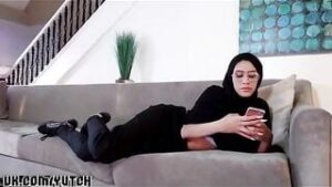 سكس مصري ساخن: نيك المحجبة الشرموطة في طيزها من أجل الحفاظ على عذريتها – سكس نيك طيز محجبة مترجم عربي – حصري 2026 كامل HD