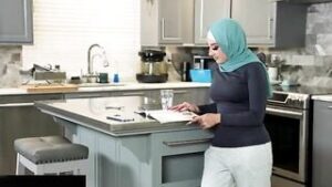 سكس ميلف مترجم عربي: كحبة محجبة جميلة تتناك في طيزها من صديقها الامريكي – سكس محجبات مترجم عربي – شاهد الان بجودة ممتازة HD