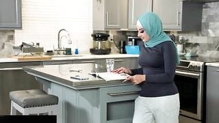 سكس ميلف مترجم عربي: كحبة محجبة جميلة تتناك في طيزها من صديقها الامريكي – سكس محجبات مترجم عربي – شاهد الان بجودة ممتازة HD
